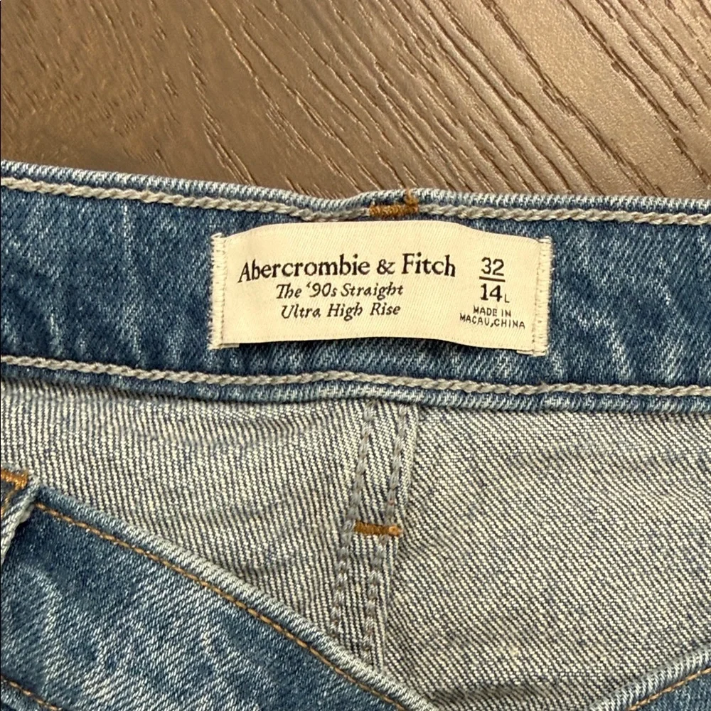 Abercrombie & Fitch - the 90s straight - Ultra High Rise Jeans- 14L - Picture 3 of 6